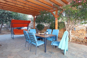 Ruby's summer house with spacious garden and free parking
